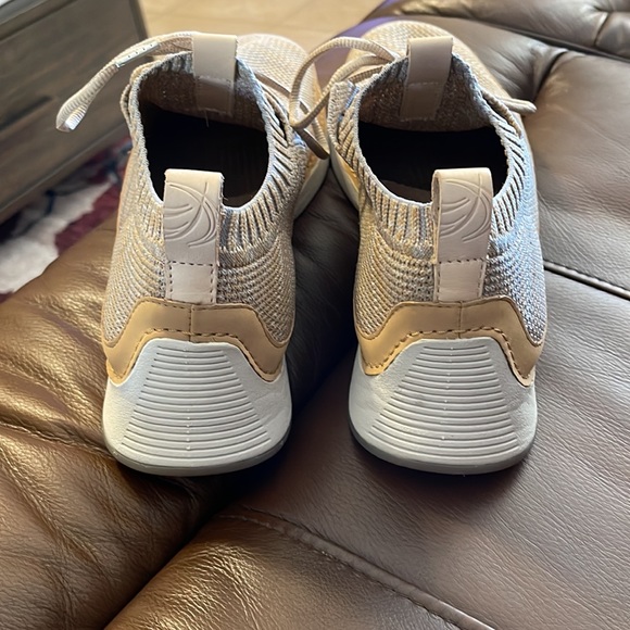 Clark’s Men’s - Trigenic Native Knit Sneaker - US 10.5 - Picture 6 of 9